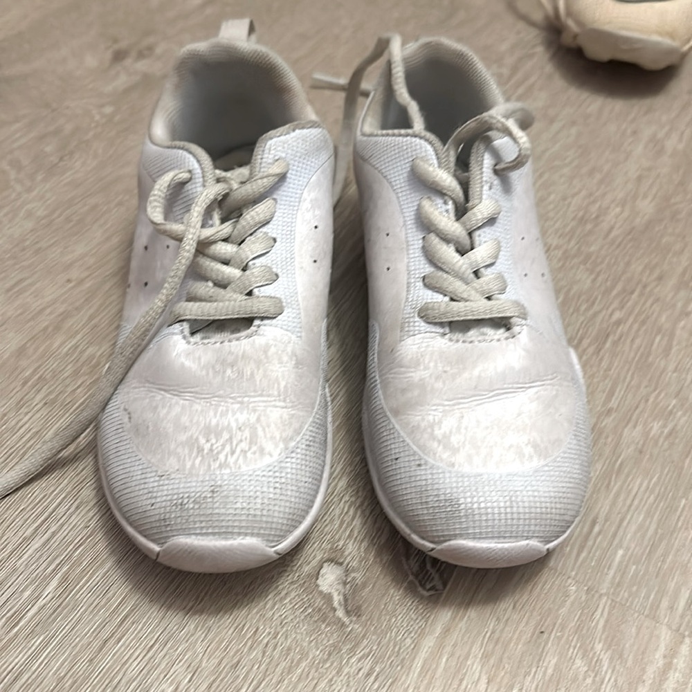 Cheer shoes